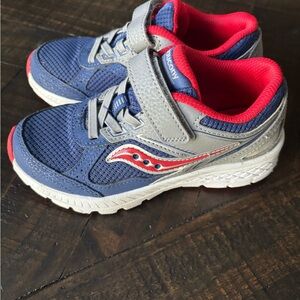 Saucony Blue and Red Sneakers with Breathable Mesh and Cushioned Midsole